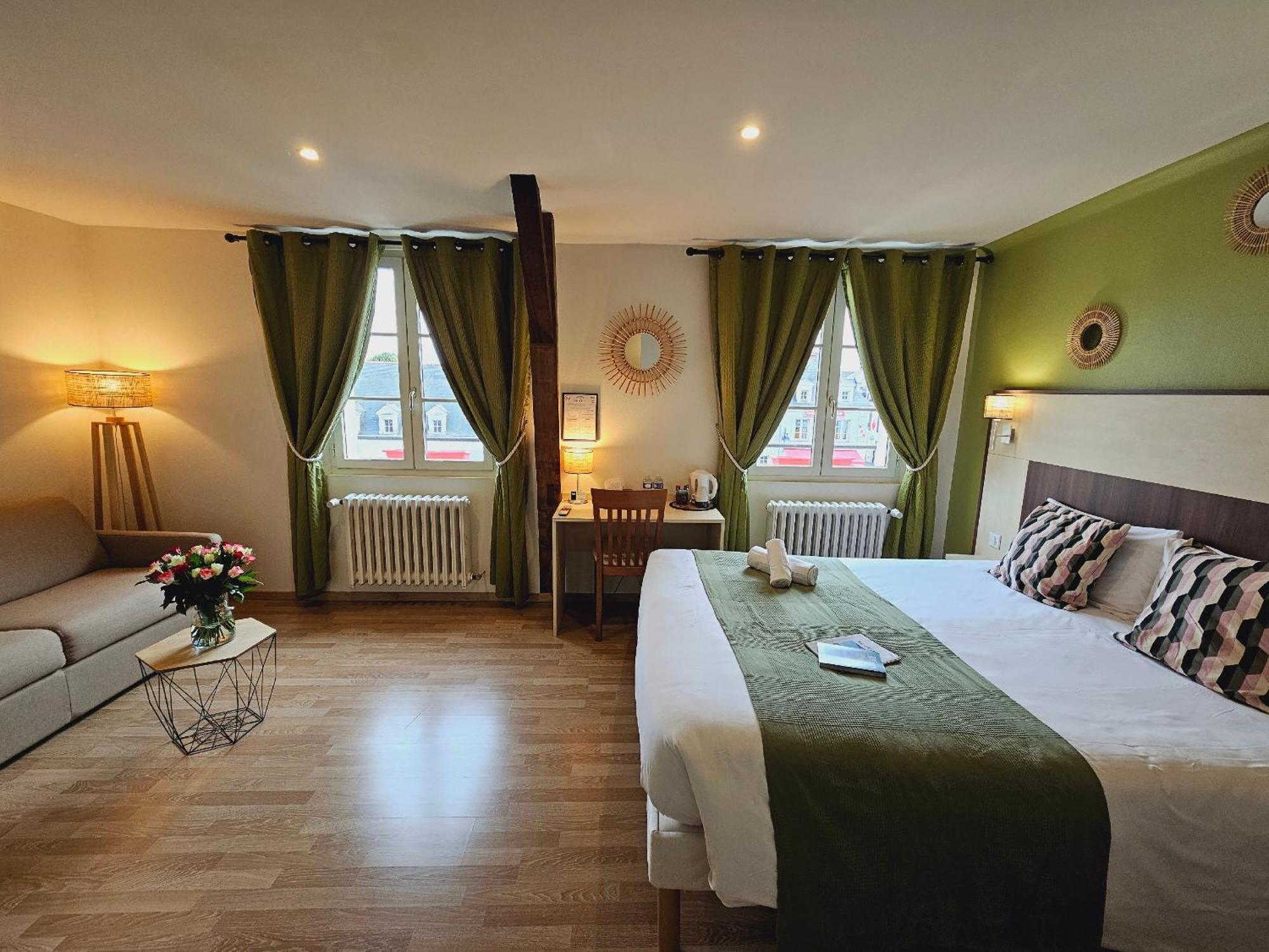 Logis Loire Hotel - Les Cocottes Restaurant Les Rosiers Quarto foto